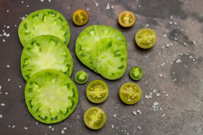 Green tomato slices